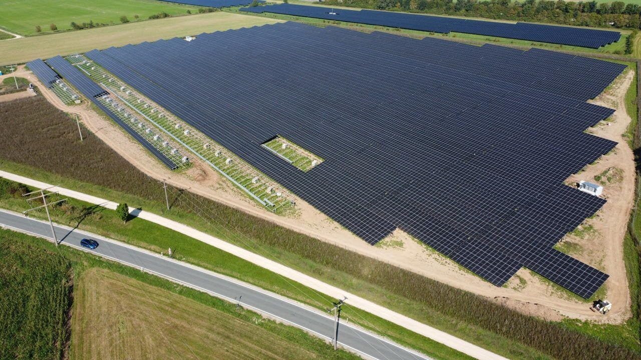 Greenbuddies staví pozemní FVE v Německu