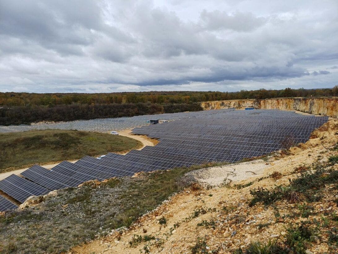 Grenbuddies realizovali pozemní fotovoltaickou elektrárnu ve Francii