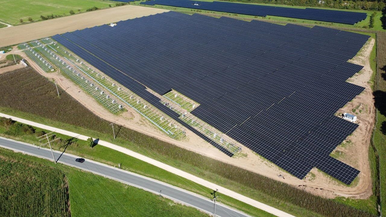 Greenbuddies staví pozemní solární elektrárnu v Německu