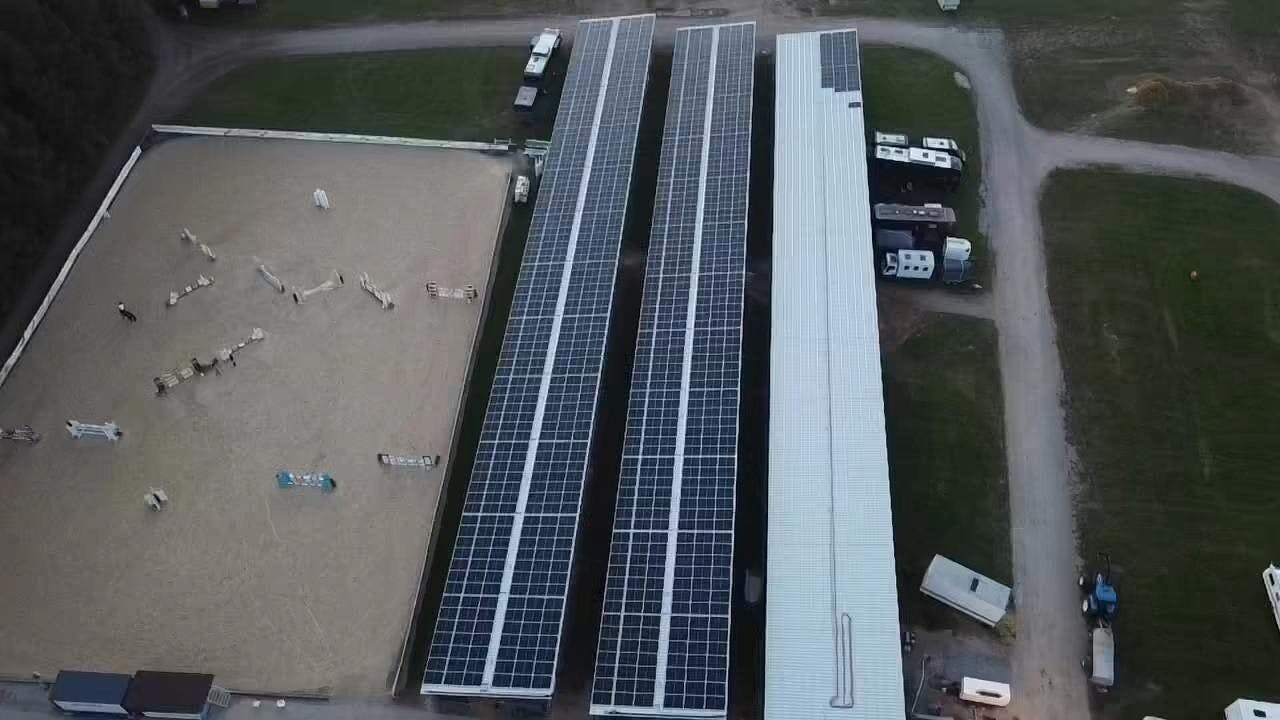 Greenbuddies staví střešní solární elektrárnu v Rakousku