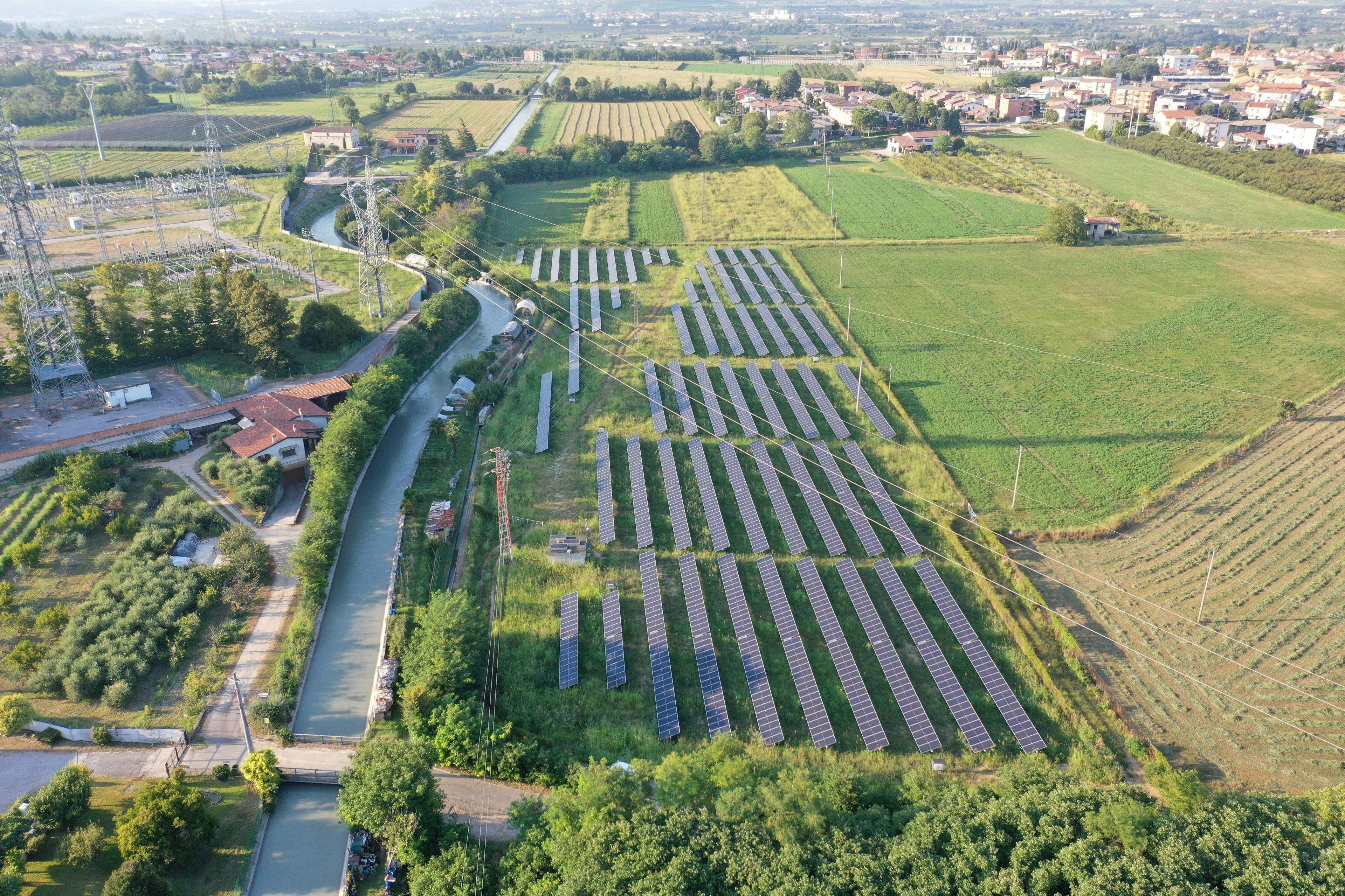 Pozemní solární elektrárna realizovaná Greenbuddies v Itálii
