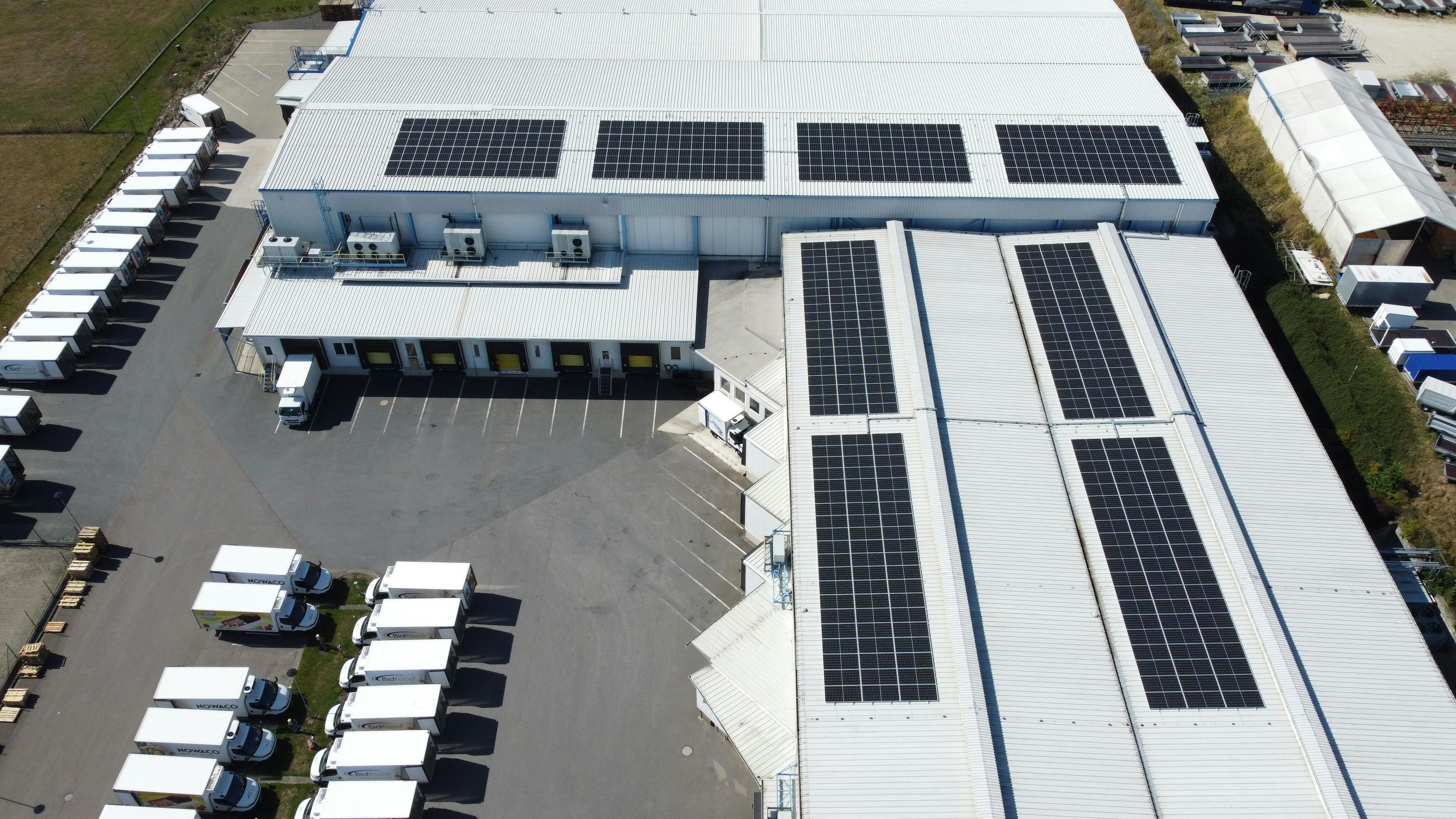 Greenbuddies staví střešní solární elektrárnu ve Velkém Meziříčí