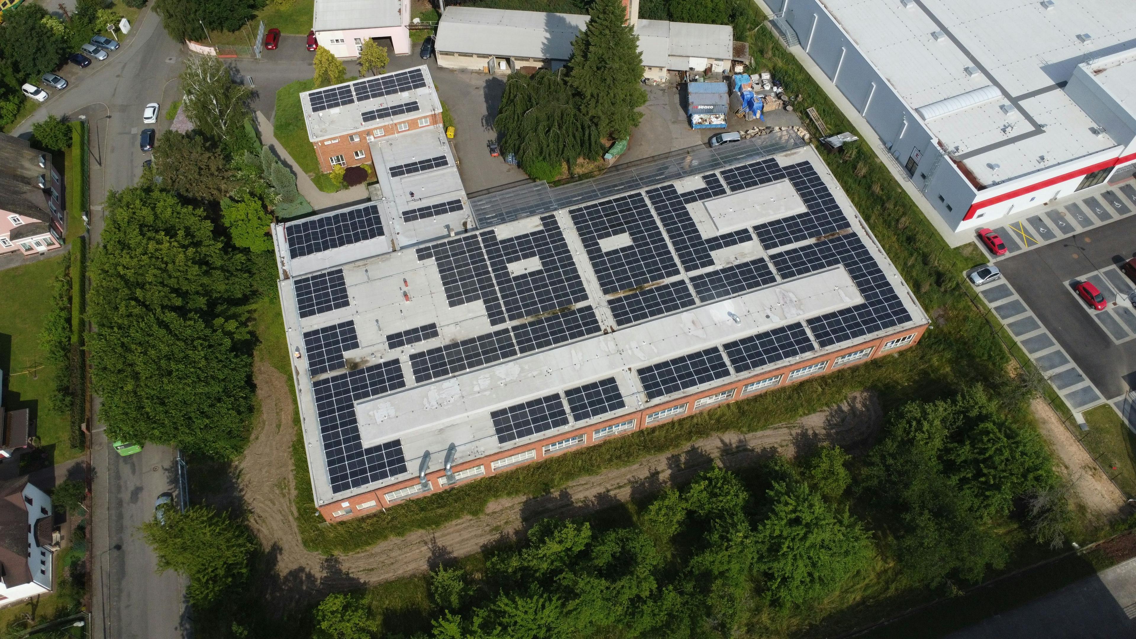 Greenbuddies realizovali střešní solární elektrárnu v Turnově