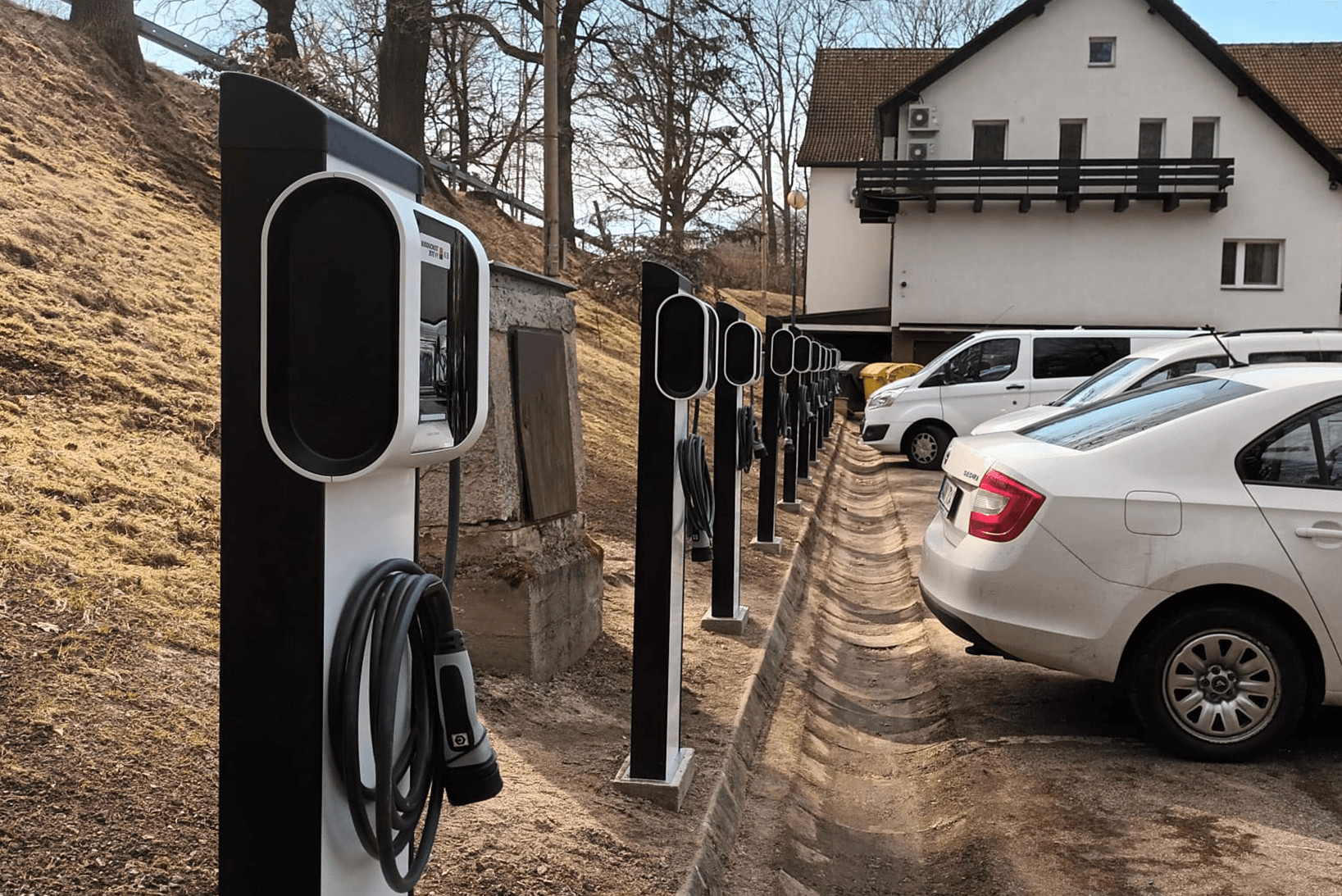 Komerční banka, electric car charging