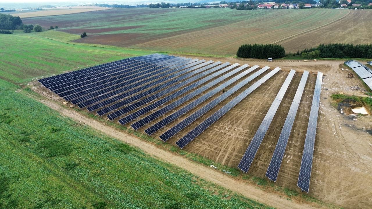 Greenbuddies finalizing PV Trackers in the Pardubice Region